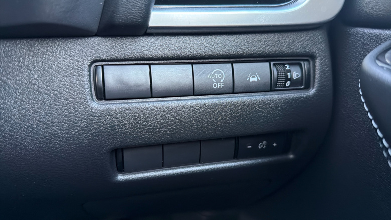 Nissan Qashqai 1.3 DiG-T MH N-Connecta 5dr Petrol Hatchback